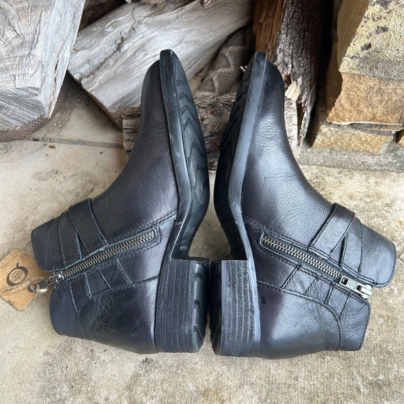 Born Ozark leather black ankle elegant booties w/dual buckle closure NWT Sz-6. I - Picture 7 of 11